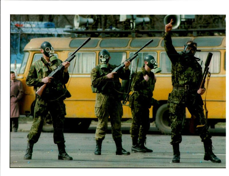 1994 RUSSIAN PRESIDENT YELTSIN SCHEDULED SIGN OLITICAL TITLE WRITER - Vintage Photograph