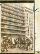 GOVERNMENT ANTI DURING WHYESTERDAY MALUAT AVENUE MAIN THE POLICE RIOT - Vintage Photograph