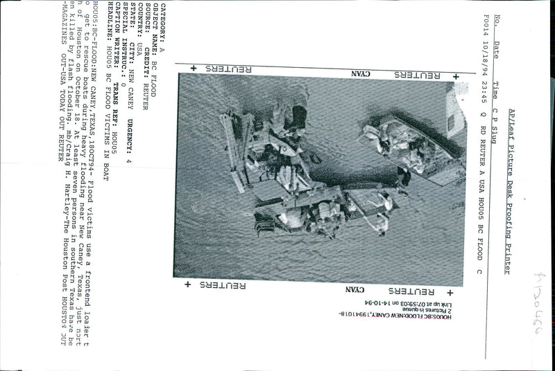 1994 FLOOD VICTIMS USE FRONTEND LOADER GET RESCUE BOATS DURIN USA WRITER - Vintage Photograph