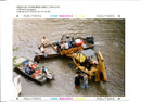1994 FLOOD VICTIMS USE FRONTEND LOADER GET RESCUE BOATS DURIN USA WRITER - Vintage Photograph