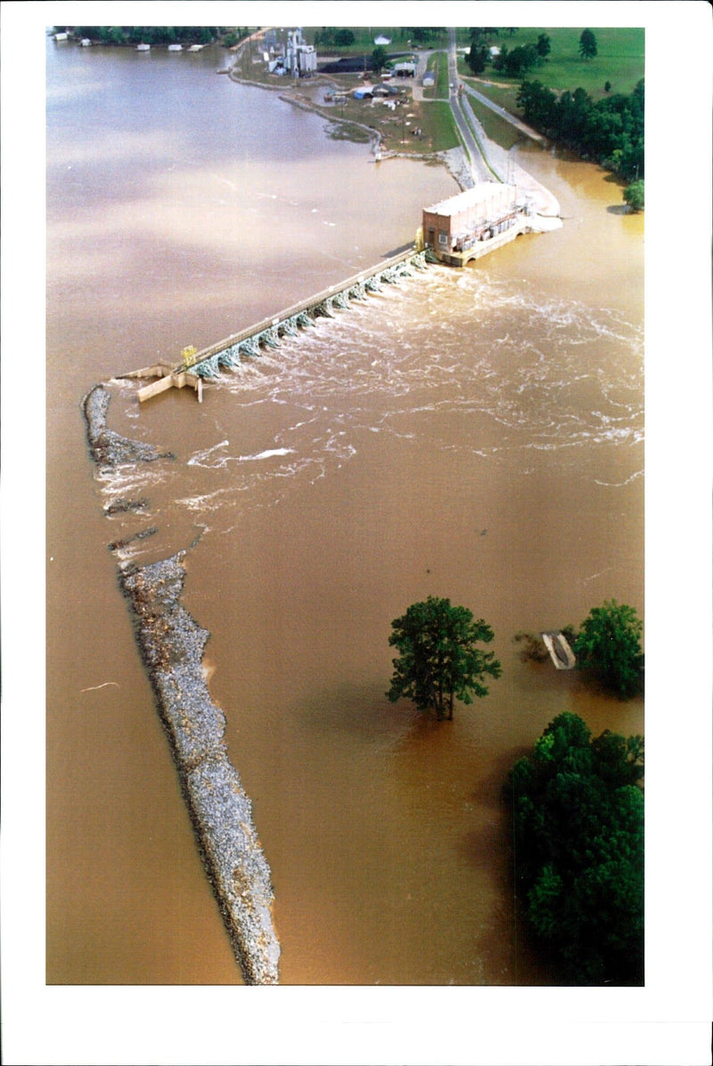 1994 FLOODWATERS CONTINUE POUR THROUGH THE FLO BACH TITLE USA WRITER COUNTRY - Vintage Photograph