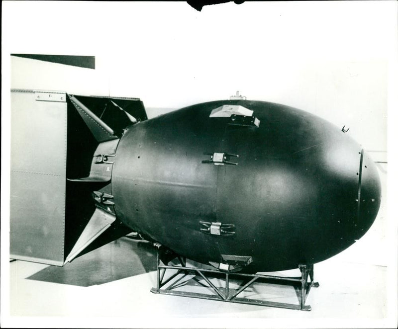 Bomb: "Little Boy" e "Fat Boy" - Vintage Photograph