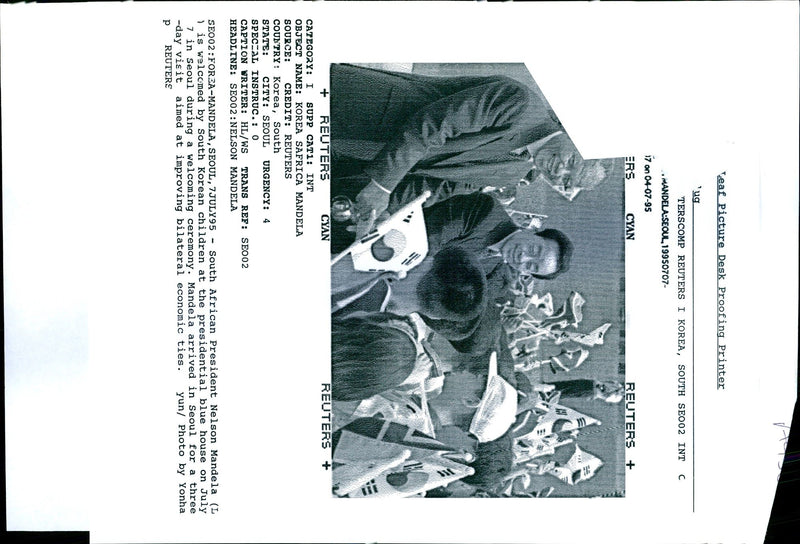 1995 MANDELA ARRIVED SEO YONHA NELSON WRITER COUNTRY PRESIDENT - Vintage Photograph