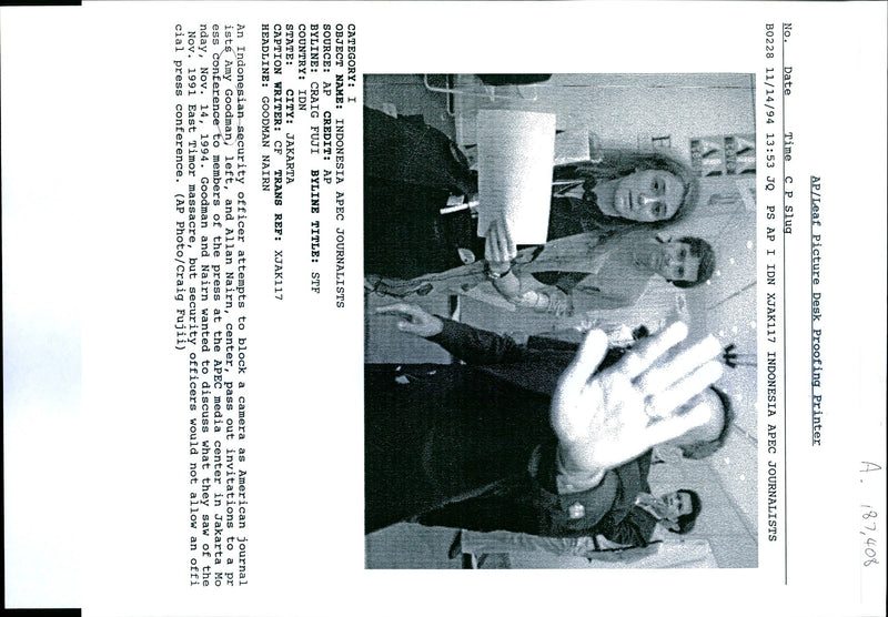 1994 JOURNALISTS AMY GOODMAN AND ALL CRAIG FUJII AMERICAN WRITER PRESS CAMERA - Vintage Photograph