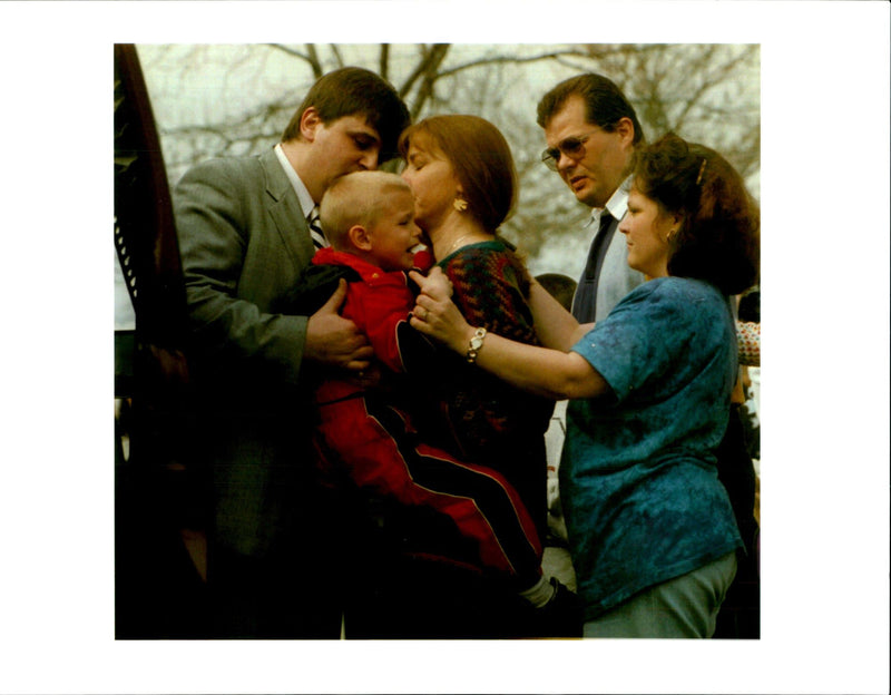 1995 BABY WAS RICHARD MAW JARVINEN RICHARDS DANIELA USA WRITER JOHN KNOWN - Vintage Photograph