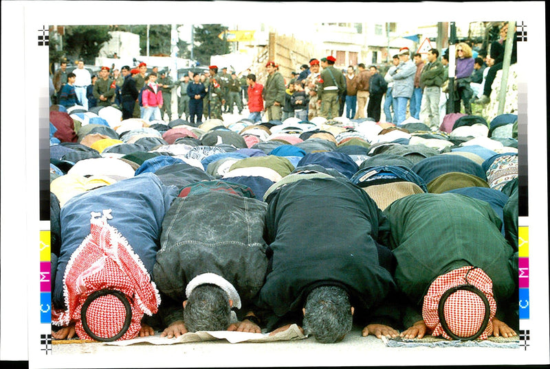 1996 PALESTINIAN AND ISRAELI POLICE ARE SVEN NACKSTRAND BUILT WRITER COUNTRY - Vintage Photograph