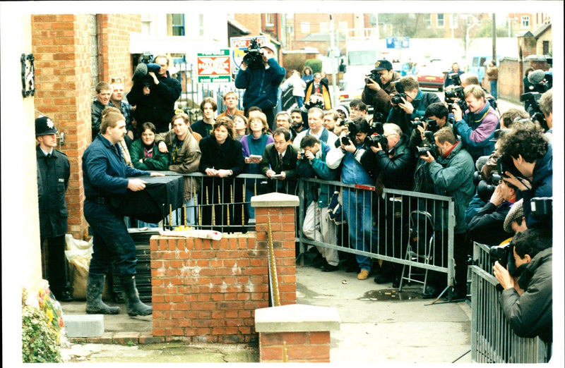 GLOUCSTER MURDERS COMWELL MURDERSXXX DAVE BURGES POLICE OFFICER PRESS - Vintage Photograph