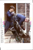 1994 FREDERICK WEST HAS BEEN CHARGE RUSSELL BOYCE ENGLAND WRITER POLICE COUNTRY - Vintage Photograph