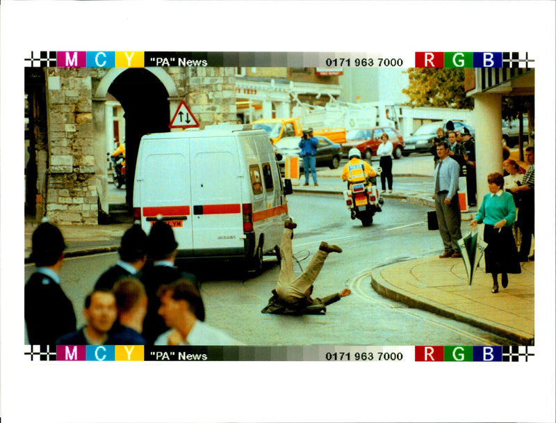 1995 PRESS PHOTOGRAPHER FALLS STEFAN ROUSSEAU POLICE WRITER COUNTRY - Vintage Photograph