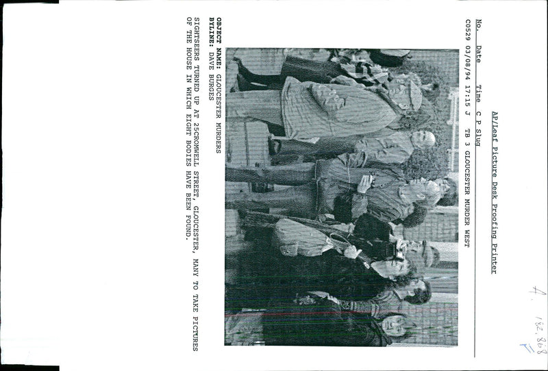 1994 GLOUCESTER MURDERS BYLINE SIGHTSEERS TURNED CROMWELL DAVE BURGES - Vintage Photograph