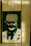 1986 CARRIFF COLLECTS PIE FROM STEPHENS CASINO MURDER TRIAL VICTIM KEN TOPHAM - Vintage Photograph