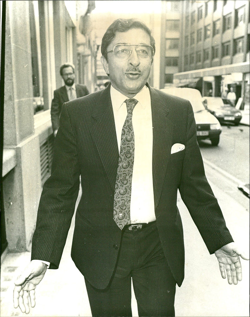 ABDUL SHAMJI WAS JAILED FOR MONTHS LYING FRIE OLD BAILEY THATCHER - Vintage Photograph
