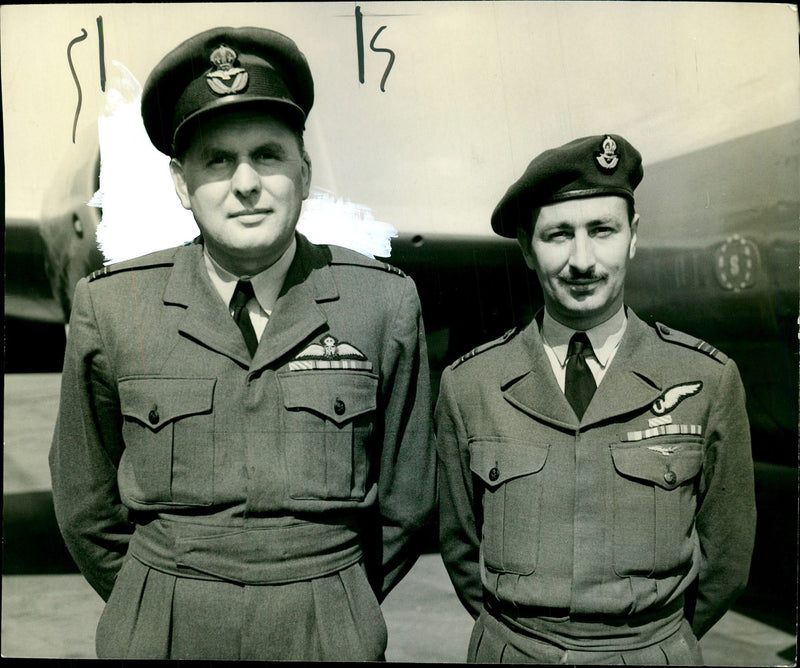 Flight Lieut R.L.E. Burton and Flight Lieut D.H. Gannon. - Vintage Photograph