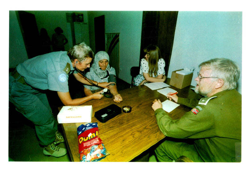 1994 SIX NEW REFUGEE CAMPS WERERE BUILT NEAR TUZLA THE TITLE WRITER COUNTRY - Vintage Photograph