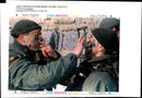 1995 CROATIAN SOLDIERS BATTLE NIKOLA SOLIC WRITER UNITED COUNTRY PRESIDENT ARMY - Vintage Photograph