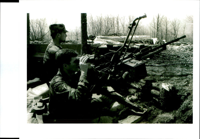 1995 FIGHTING CONTINUED SUNDAY BETWEEN BOSNIAN CROA TITLE AIRCRAFT WRITER COUNTRY - Vintage Photograph