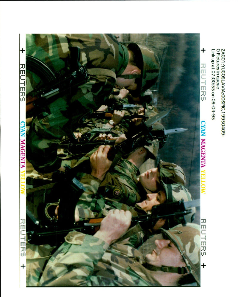 1995 CROATIAN PRESIDENT FRANJO TUDJMAN VISITED THE ARMY NIKOLA SOLIC WAR WRITER - Vintage Photograph