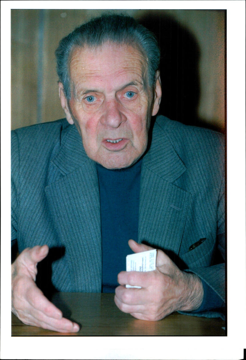 1994 MIKHAIL LAPIR THE MAN WHO TURNS OFF MOSCOWS TITLE WRITER PRESS RUSSIA - Vintage Photograph