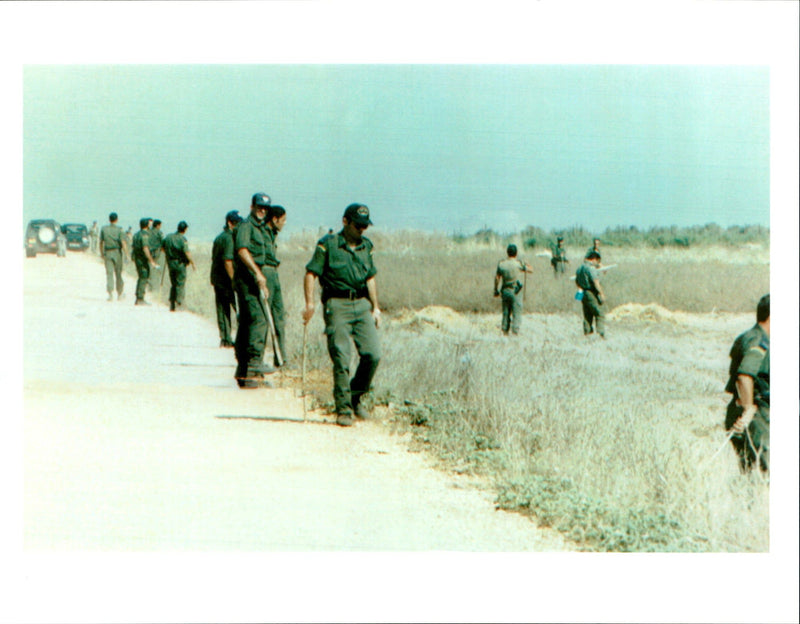 1994 THREE BRITISH SOL TAKIS IOANNIDES JENSEN ABDU POLICE WRITER TITLE EARLY - Vintage Photograph