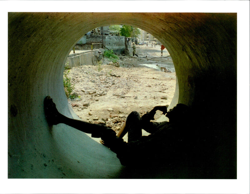 1995 TEMPERATURES INDIA REACHED DEGREES CELS AJIT KUMAR TITLE WRITER COUNTRY - Vintage Photograph