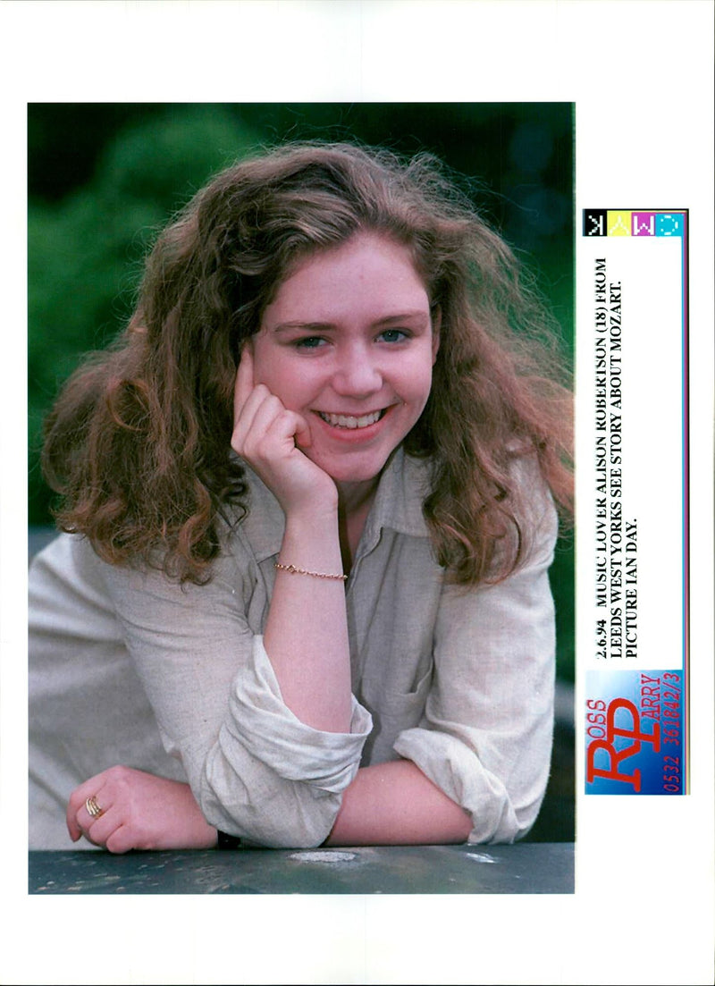 1994 MOZART AWARDWINNING CHILDRENS BOOK ABOUT THE ALISON ROBERTSON MUSIC - Vintage Photograph