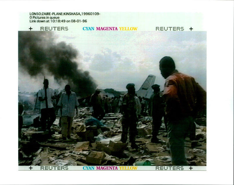 1996 LON ZAIRE PLANE KINSHASA RTV REUTERS AIRCRAFT WRITER CAPITAL COUNTRY - Vintage Photograph