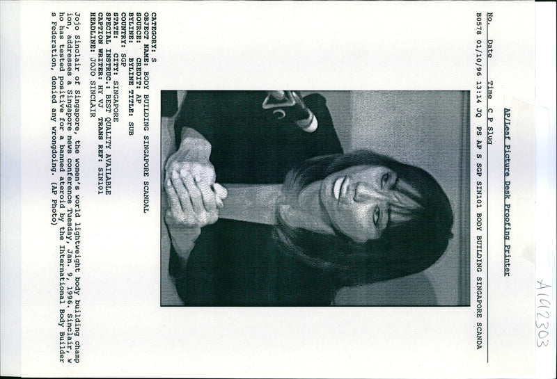 1996 JOJO SINCLAIR SINGAPORE THE WOMEN TITLE INTERNATIONAL WRITER COUNTRY - Vintage Photograph