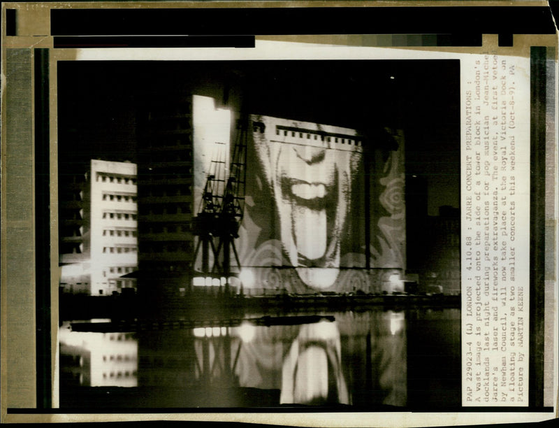 1988 THE EVENT FIRST VETOE NEWHAN JOSEPH STAGE CONCERT ROYAL IMAGE JEAN - Vintage Photograph