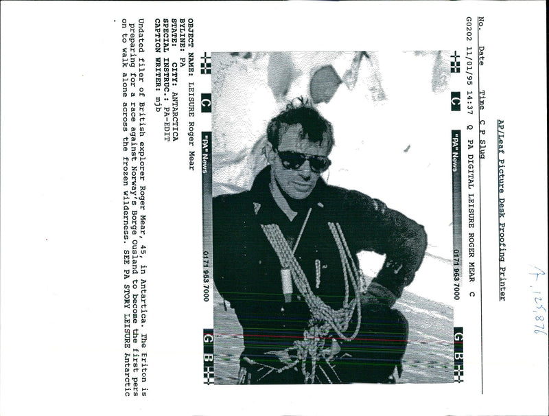 THE ERITON PREPARING DAVE BURGES ROGER MEAR ANTARCTIC WRITER BRITISH - Vintage Photograph