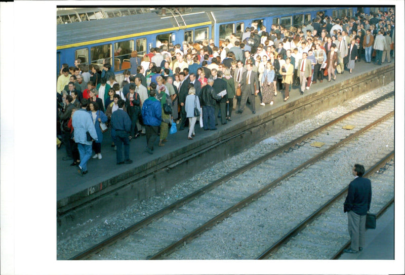 CAMERA FRANCE PRESS WRITER PARIS - Vintage Photograph