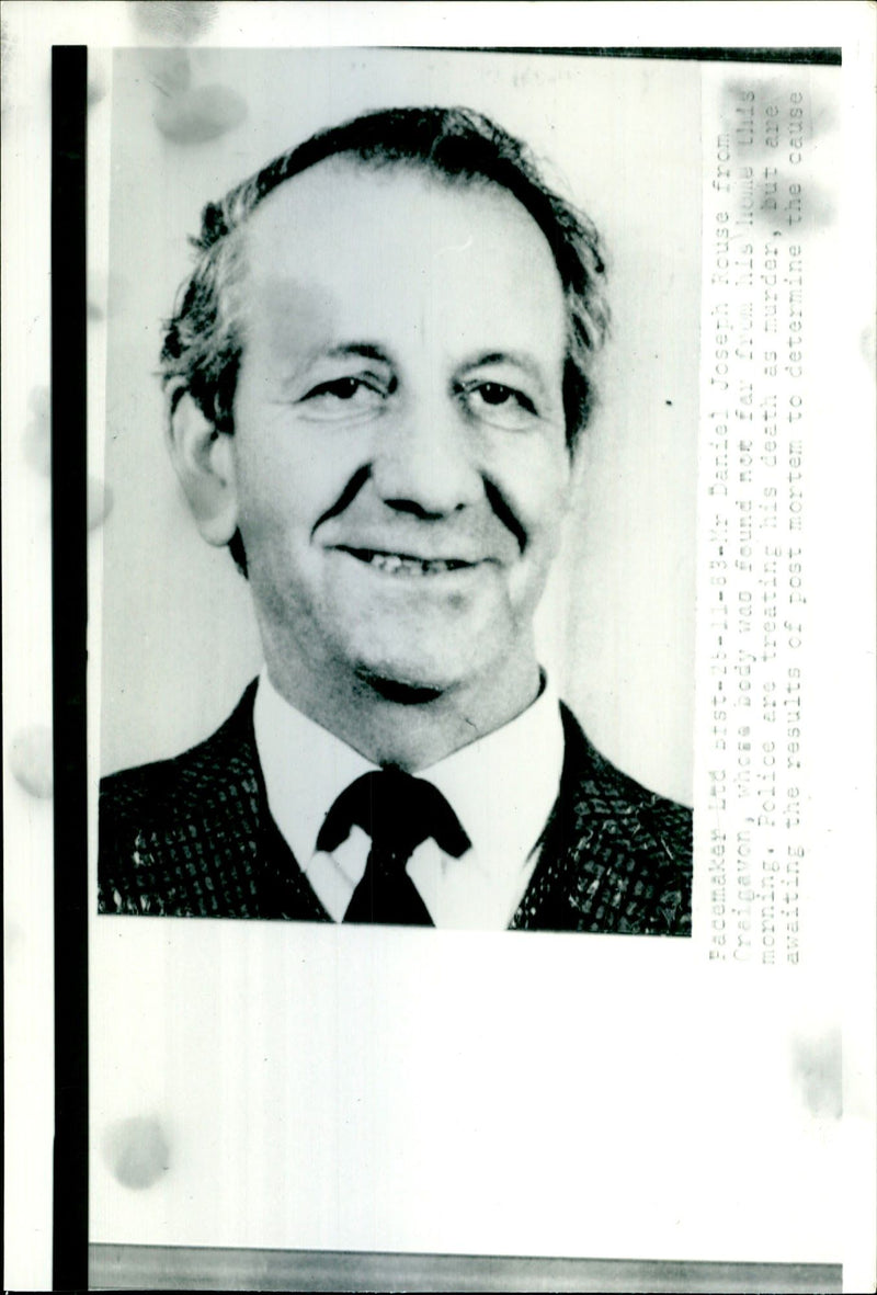 FOIICE TREATING HIS DEATH MURDER BUT ARE AWAITING THE RESULTS FROST - Vintage Photograph