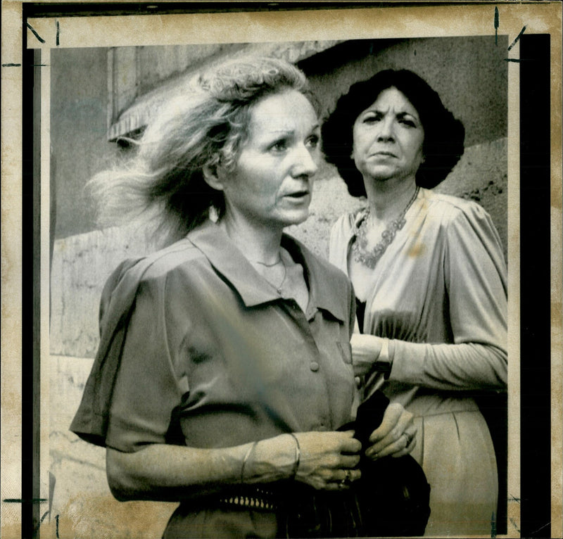 1987 UTE MESSNER DAUGHTER KLAUS BARBIE ARRIVING WHEATL LYONS PUBLISHED - Vintage Photograph