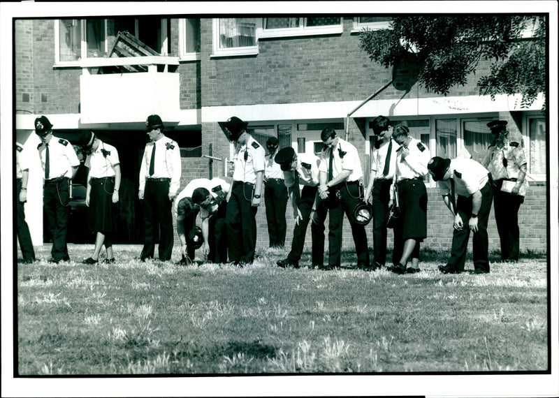 1990 BROWN WAS MURDERED WHILE DUTY TODAY MXX TUES TONY PRIME POLICE - Vintage Photograph