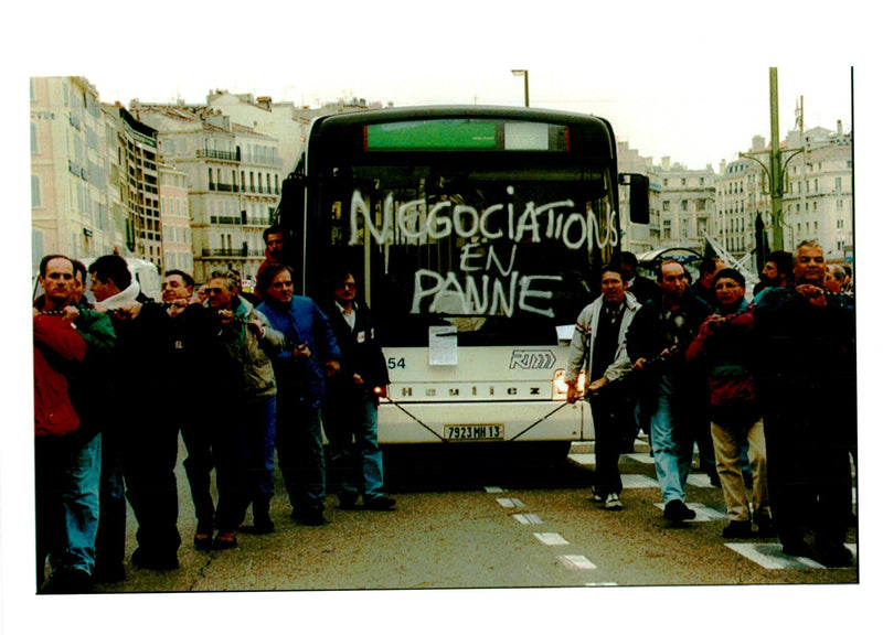 1995 MARSEILLES STRIKING BUS AND SUBWAY DRI ANNE CHRISTINE WRITER FRENCH FRANCE - Vintage Photograph