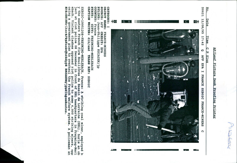 1995 FRENCH FRANCE RIOT WRITER POLICE - Vintage Photograph