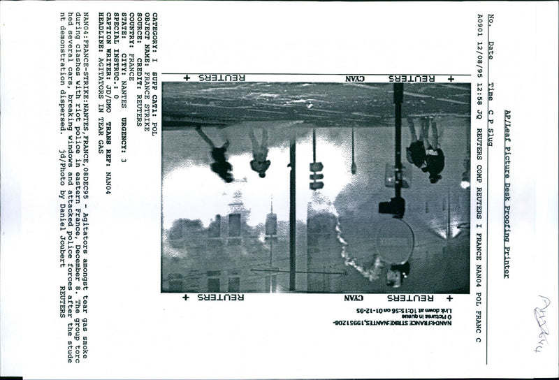 1995 CARS FRANCE RIOT WRITER POLICE - Vintage Photograph