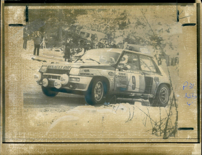 1981 JEAN RAGNOTTI RENAULT TURBO NEGOTIATED BLEYNE PASS DURING HIS - Vintage Photograph
