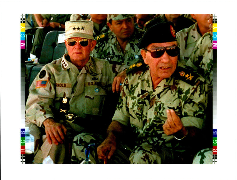 1995 THE TWO COU STEVEN ARNOLD LEE WRITER UNITED MILITARY BRITAIN FRANCE - Vintage Photograph