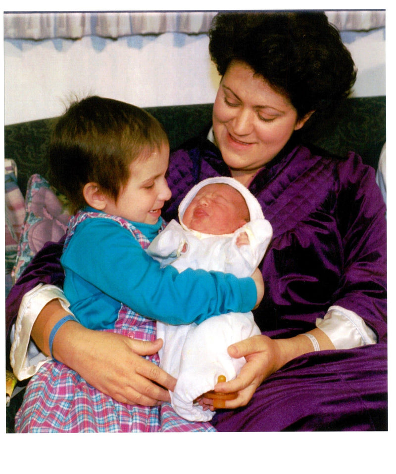 1994 THE UMBILICAL BLOOD FROM ANGELINA SCHWA RON KUNTZ TITLE USA WRITER COUNTRY - Vintage Photograph