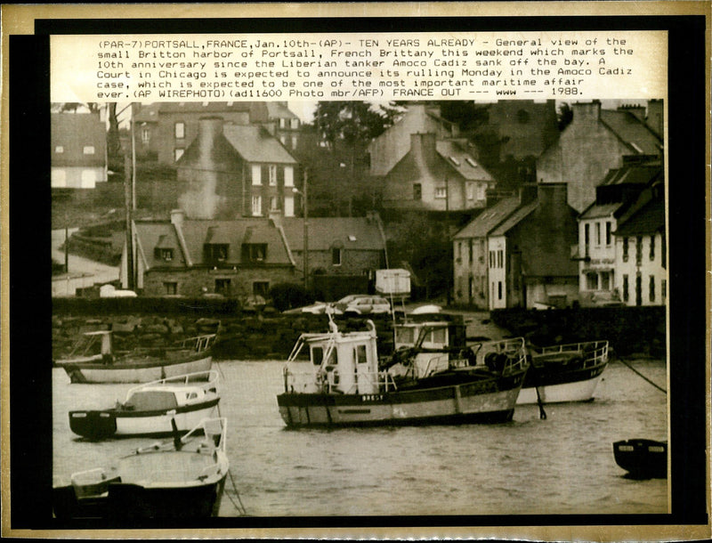 1988 THIS WEEKEND MARKS THE ANNIVERSARY SINCE LIBERIAN TANKE FRENCH FRANCE - Vintage Photograph