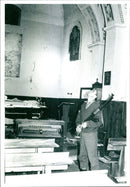 Sh5 ) ZAGO SEP91 - ZAGREB , Yugoslavia : An unidentified femal - Vintage Photograph