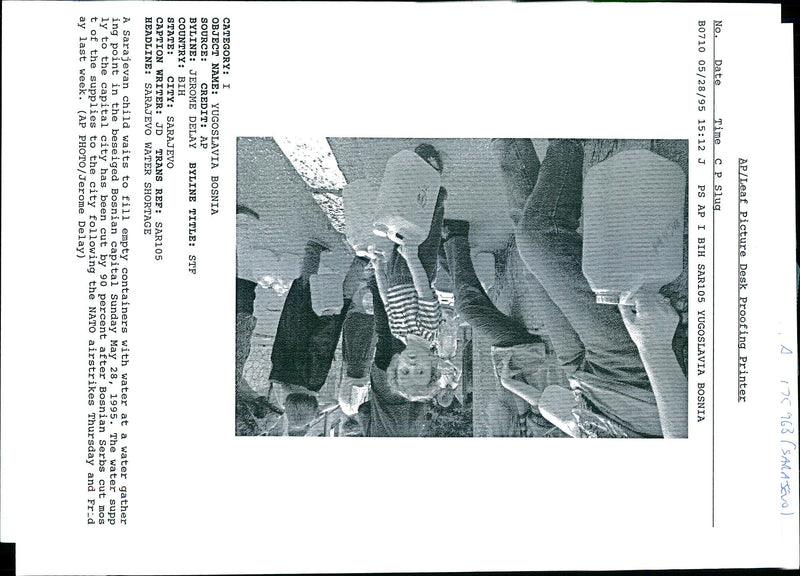 1995 BOSNIAN SERBS CUT MOS THE SUP JEROME DELAY TITLE WAR WRITER CAPITAL - Vintage Photograph