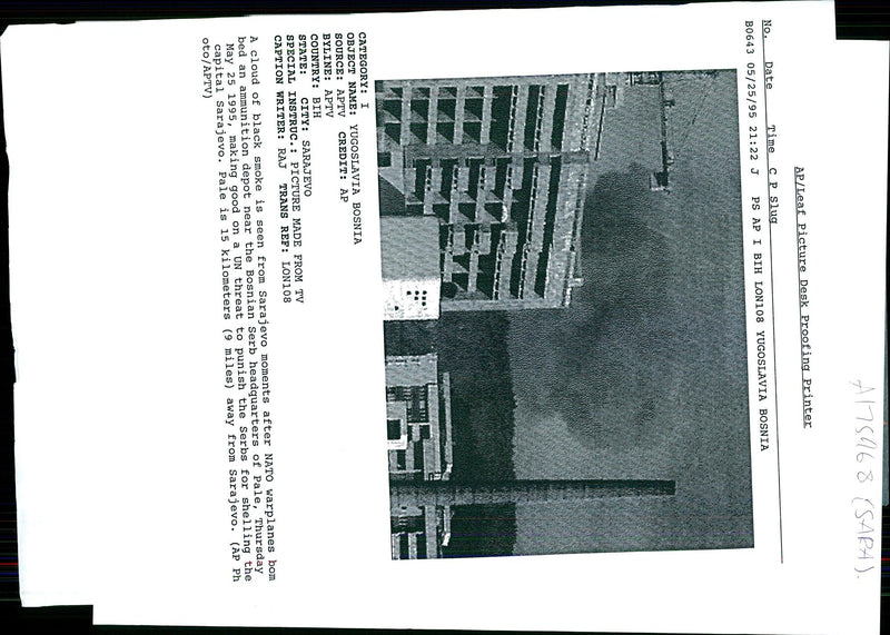 1995 NATO WARPLANES MADE GOOD THREAT PUNI CAPITAL WRITER COUNTRY BLACK - Vintage Photograph