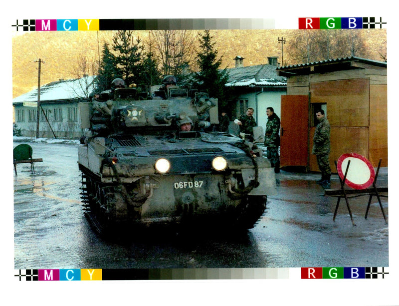 1995 SIMILAR SCIMITAR TANK HAD STRUCK MINE WHILST PATR WRITER COUNTRY ARMY - Vintage Photograph