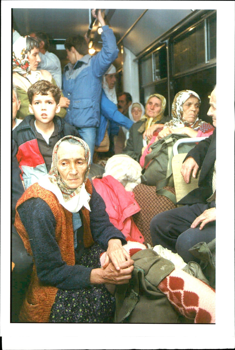 1995 ABOUT REFUGE LEFT THE ZEPA ENCLA JOEL ROBINE TITLE WRITER COUNTRY EARLY - Vintage Photograph