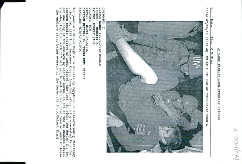 1995 MIRSAD MUJKIC LOST HIS RIGHT LEG DURING ROBINS KING WRITER EARLY ROBERT - Vintage Photograph
