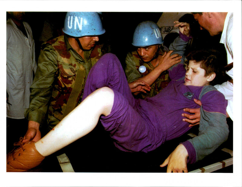 1995 MIRSAD MUJKIC LOST HIS RIGHT LEG DURING ROBINS KING WRITER EARLY ROBERT - Vintage Photograph