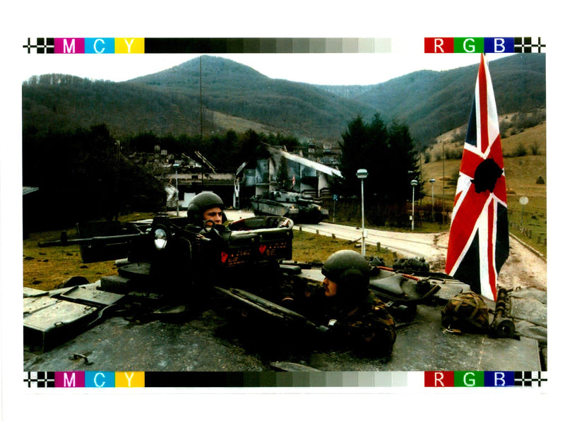 1996 BRITISH CHALLENGER MAIN BATTLE TANK CHARLES MILLER GRIFFITHS WAR ROYAL - Vintage Photograph