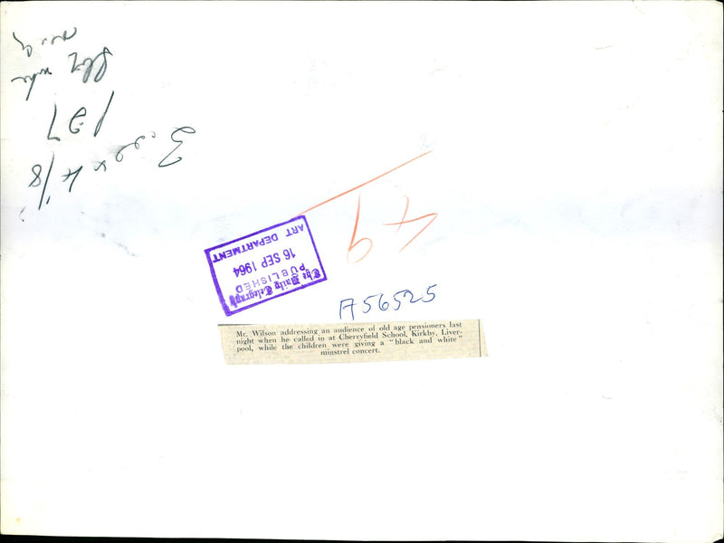 1961 WILSON ADDRESSING AUDIENCE OLD AGE PENSIONERY WHITE CONCERT BLACK - Vintage Photograph
