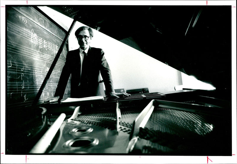 1988 ABERDEEN UNIVERSITY MUSIC SCHOLAR DARRY JUSTIN LEIGHTON CAR TOGETHER - Vintage Photograph